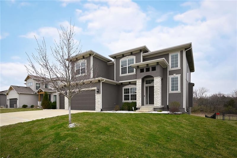 3020 Arboridge Dr, Lee's Summit, MO 64082