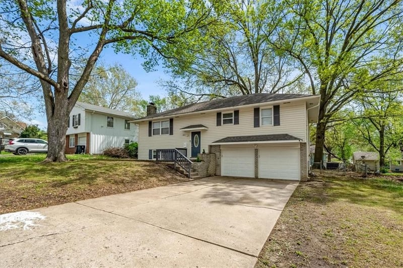 6815 99th Ter, Kansas City, MO 64134