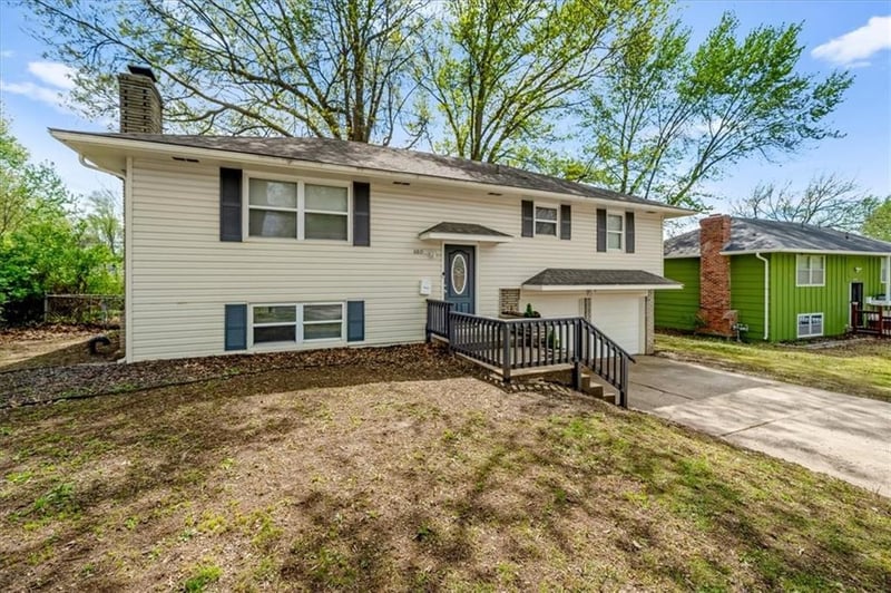 6815 99th Ter, Kansas City, MO 64134