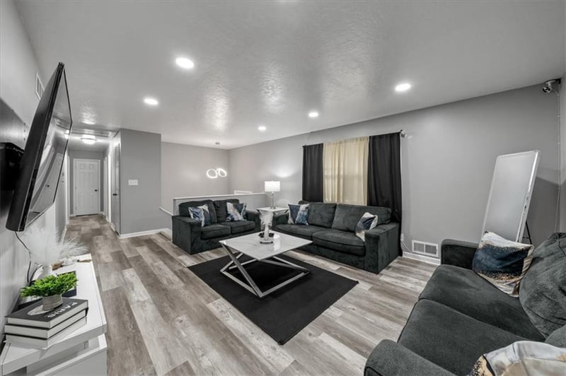 6815 99th Ter, Kansas City, MO 64134