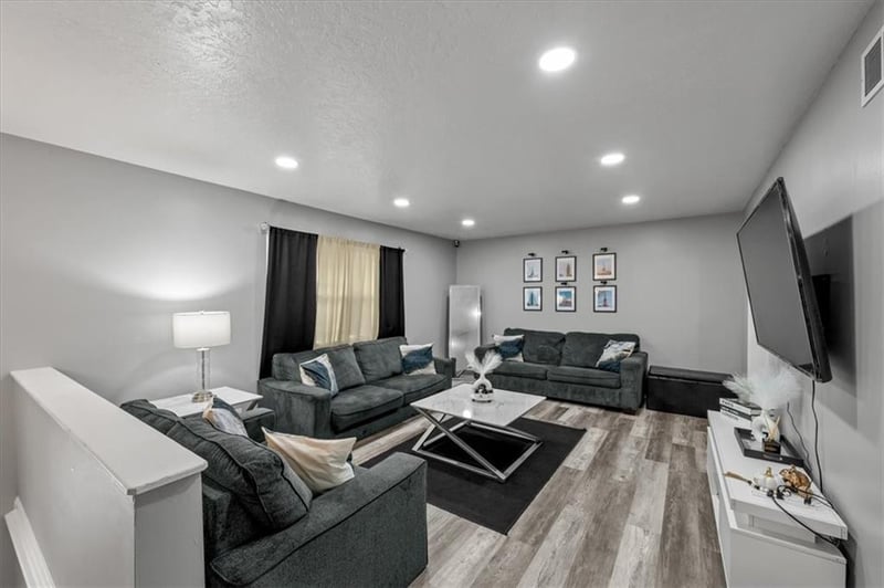 6815 99th Ter, Kansas City, MO 64134