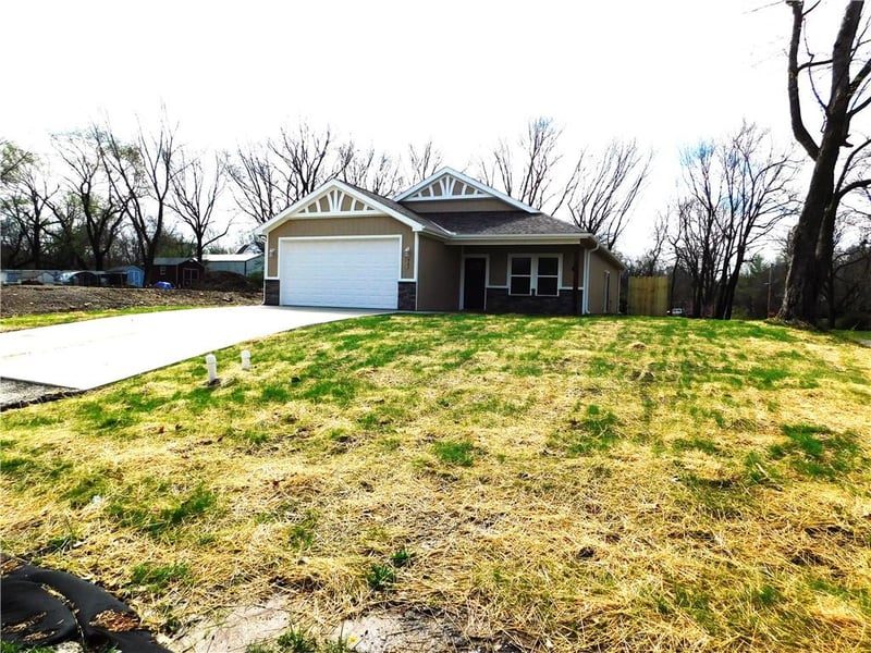 507 3rd St, Holden, MO 64040
