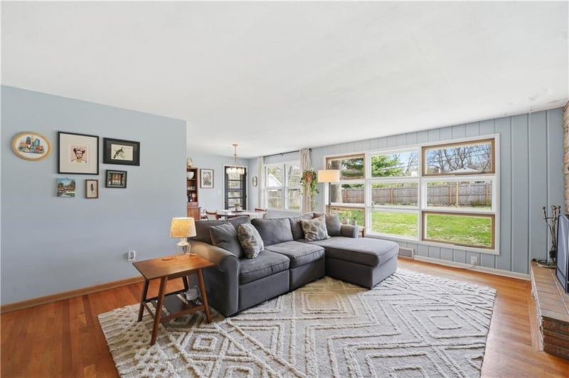 8221 Lamar Ave, Prairie Village, KS 66208