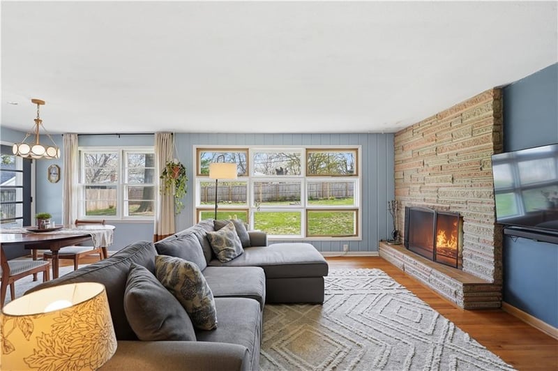 8221 Lamar Ave, Prairie Village, KS 66208