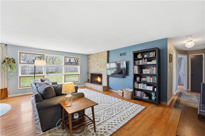 8221 Lamar Ave, Prairie Village, KS 66208