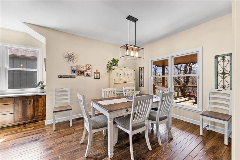 348 Brownfield Dr, Lee's Summit, MO 64063