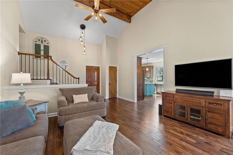 348 Brownfield Dr, Lee's Summit, MO 64063