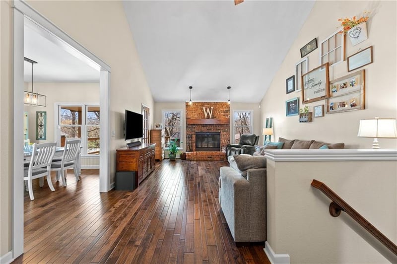 348 Brownfield Dr, Lee's Summit, MO 64063