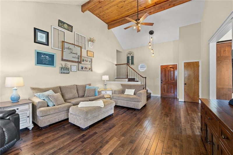 348 Brownfield Dr, Lee's Summit, MO 64063