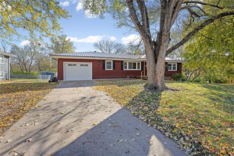 1327 Mulberry St, Ottawa, KS 66067