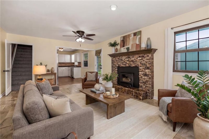 319 Ridgeview Dr, Lee's Summit, MO 64063