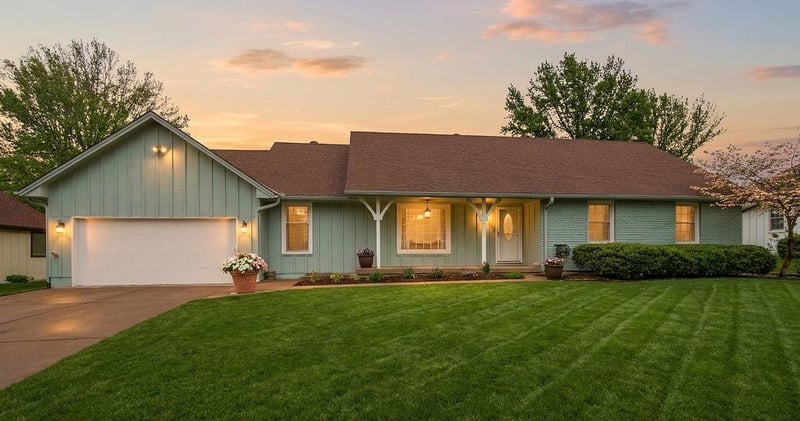 319 Ridgeview Dr, Lee's Summit, MO 64063