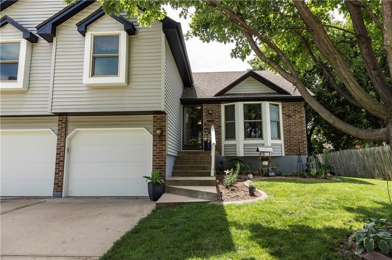 3220 Bryn Mawr Dr, Independence, MO 64057