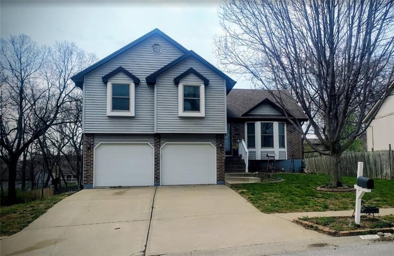 3220 Bryn Mawr Dr, Independence, MO 64057