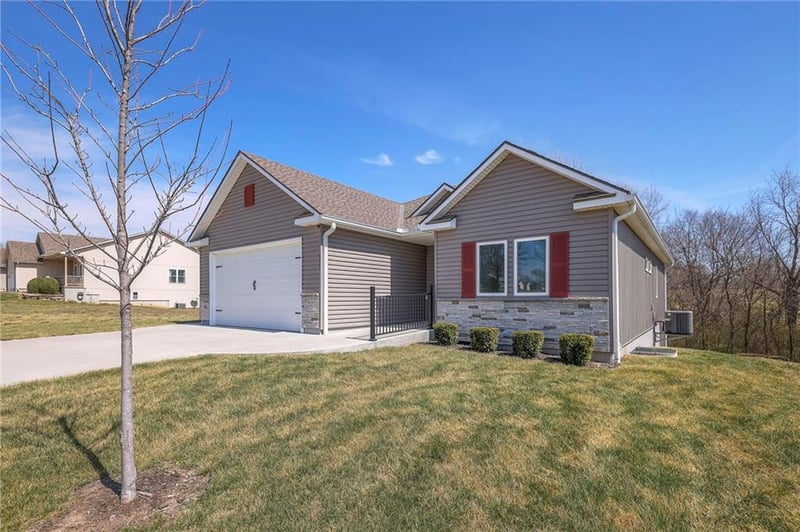 517 Village Ln, Harrisonville, MO 64701