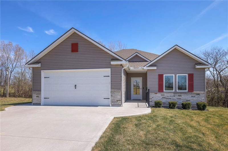 517 Village Ln, Harrisonville, MO 64701