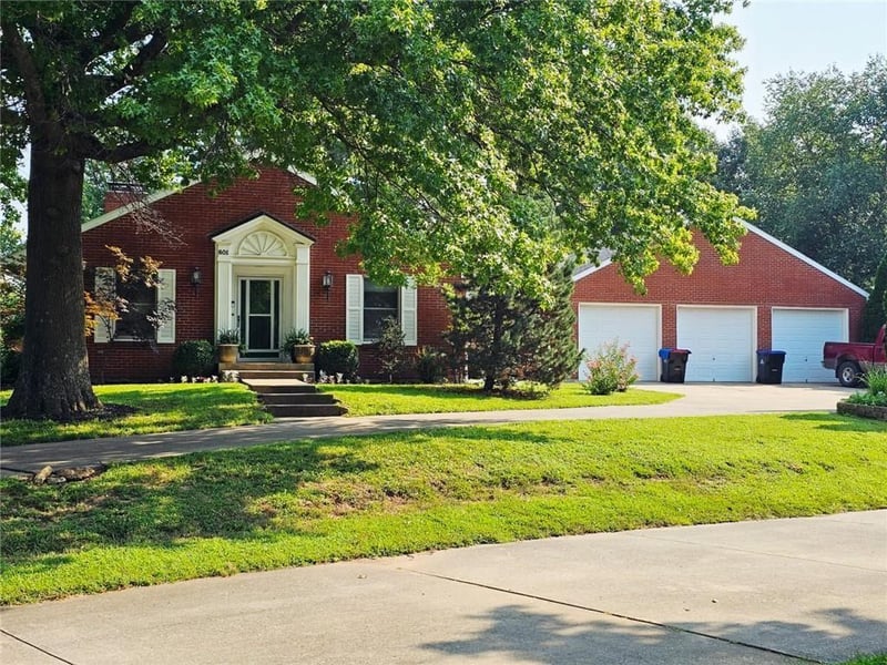 601 Darrow St, Warrensburg, MO 64093