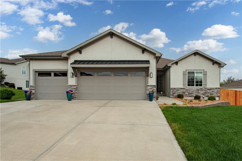 1102 Aspen Ct, Grain Valley, MO 64029