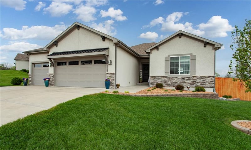 1102 Aspen Ct, Grain Valley, MO 64029