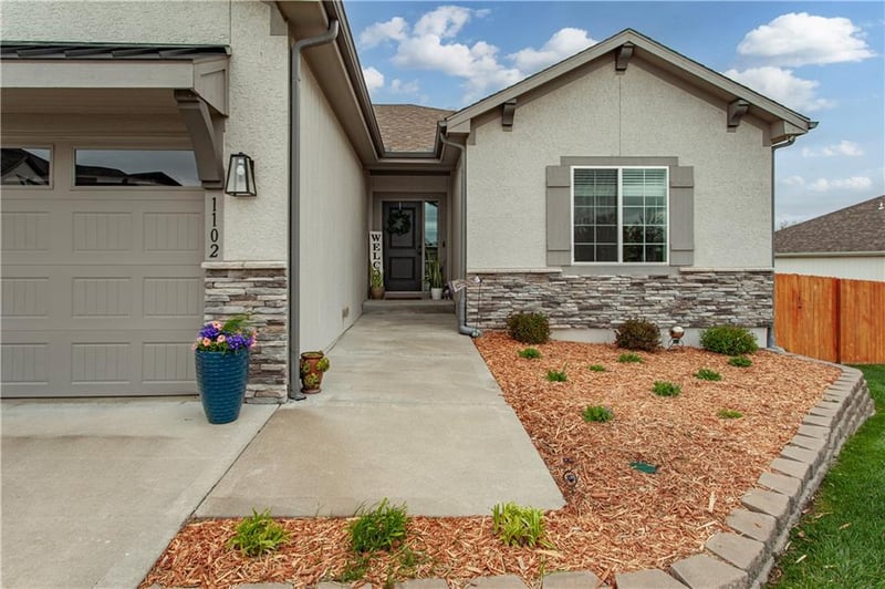 1102 Aspen Ct, Grain Valley, MO 64029