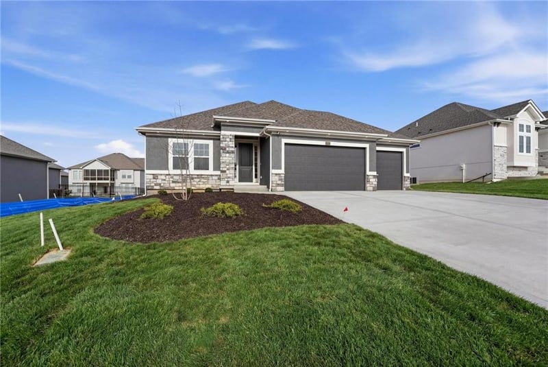 8216 89th Ter, Kansas City, MO 64153