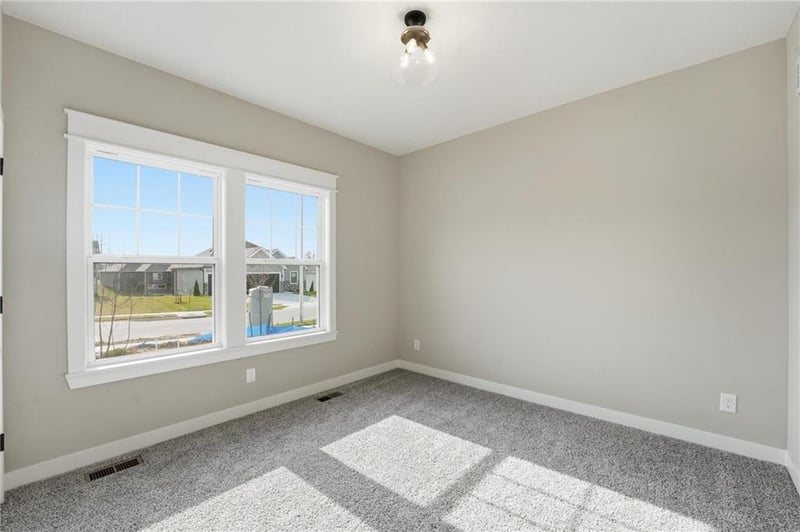 8216 89th Ter, Kansas City, MO 64153