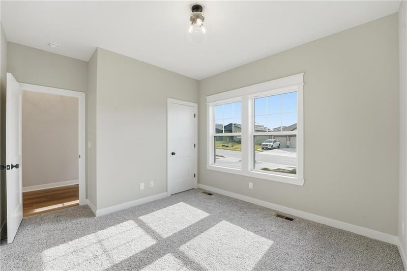 8216 89th Ter, Kansas City, MO 64153