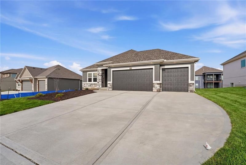 8216 89th Ter, Kansas City, MO 64153