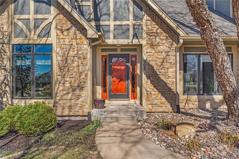 908 Easy St, Lawrence, KS 66049