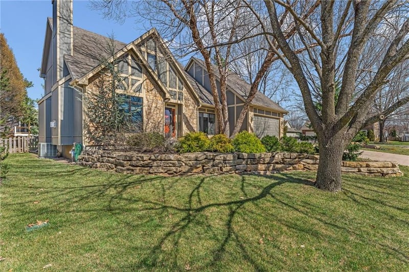 908 Easy St, Lawrence, KS 66049