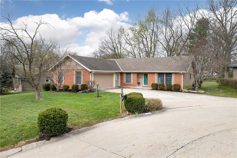 1106 Mockingbird Ct, St Joseph, MO 64506