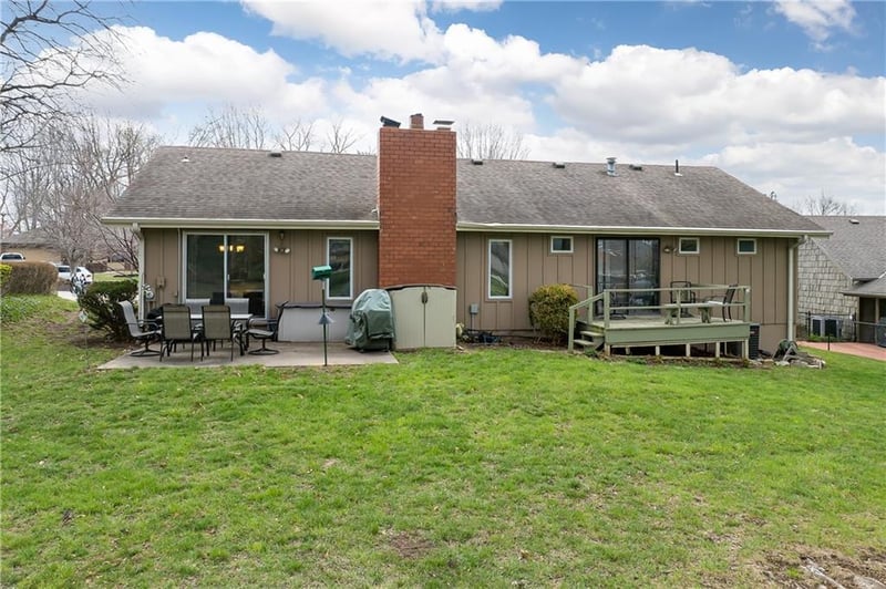 1106 Mockingbird Ct, St Joseph, MO 64506