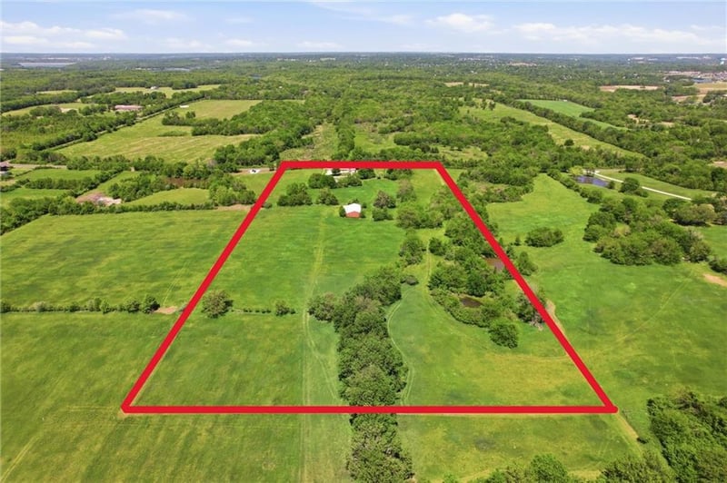 24801 Cowherd Rd, Blue Springs, MO 64015