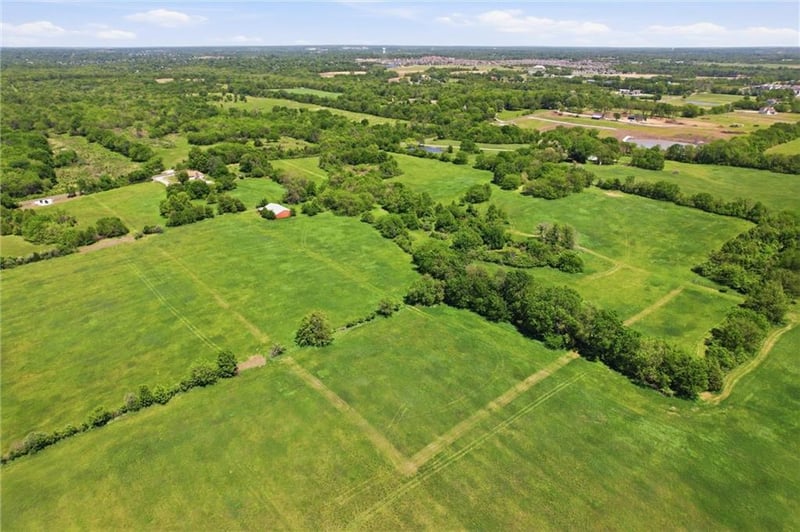 24801 Cowherd Rd, Blue Springs, MO 64015