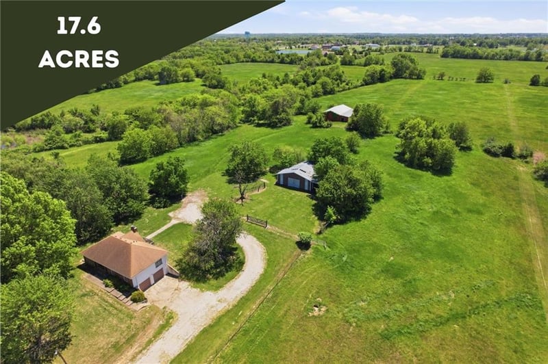 24801 Cowherd Rd, Blue Springs, MO 64015