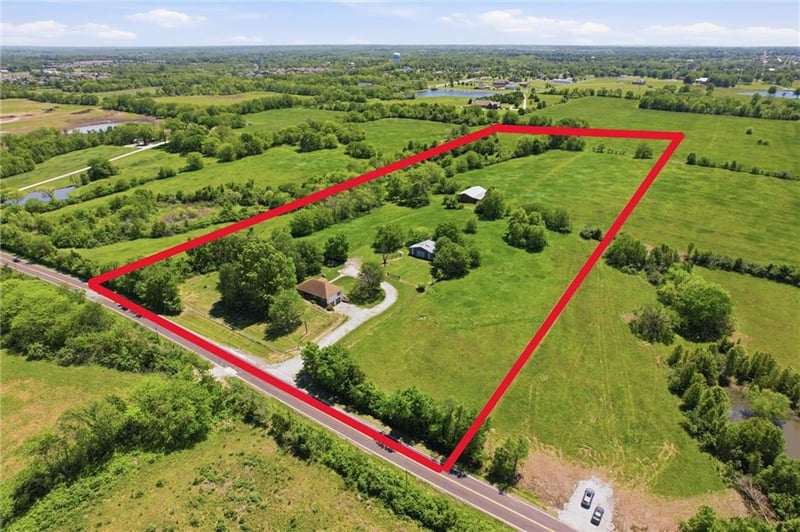 24801 Cowherd Rd, Blue Springs, MO 64015