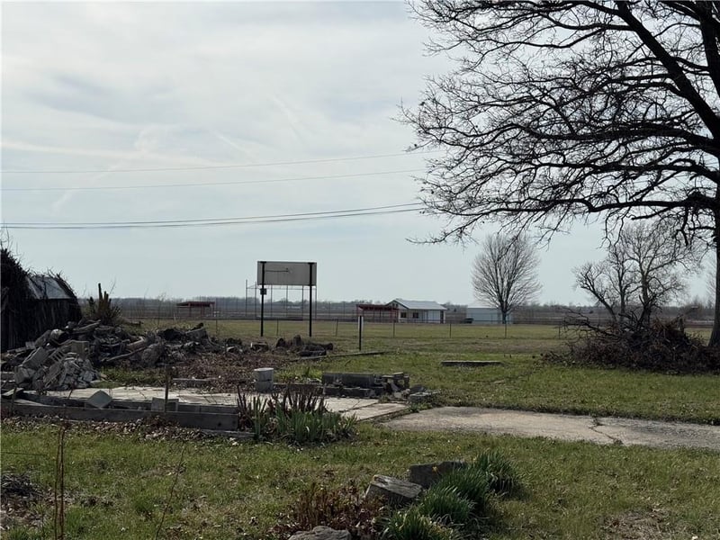 434 South St, Hardin, MO 64035