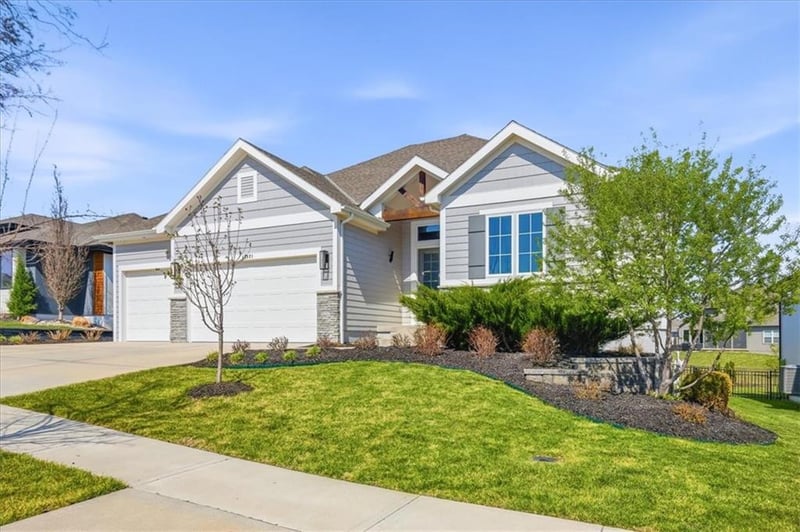 17321 Bradshaw St, Overland Park, KS 66221