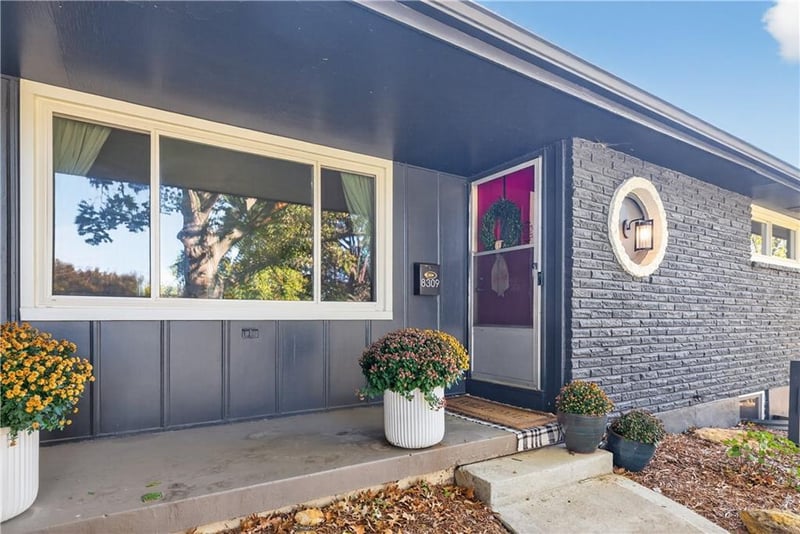 8309 Travis Ln, Overland Park, KS 66212