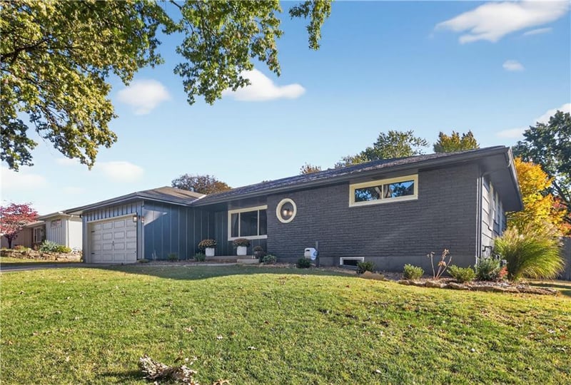 8309 Travis Ln, Overland Park, KS 66212