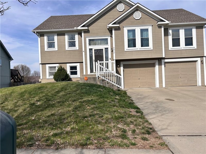 9012 110th St, Kansas City, MO 64157