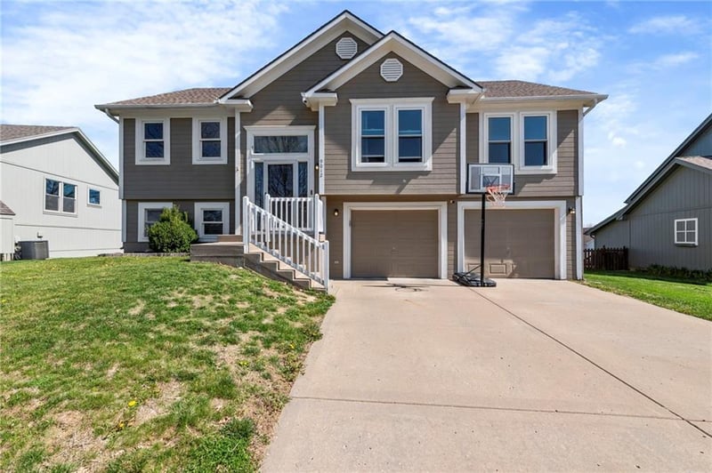 9012 110th St, Kansas City, MO 64157