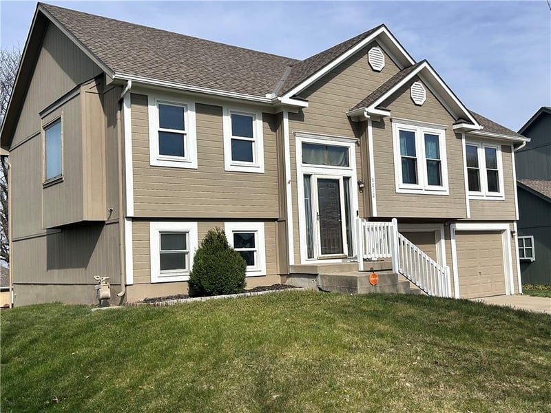 9012 110th St, Kansas City, MO 64157