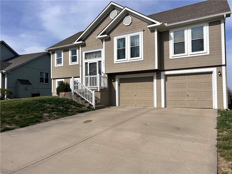 9012 110th St, Kansas City, MO 64157