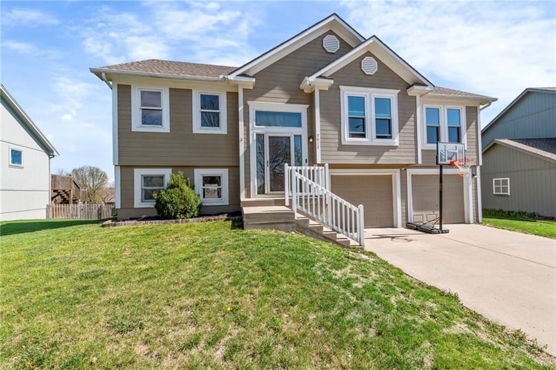 9012 110th St, Kansas City, MO 64157