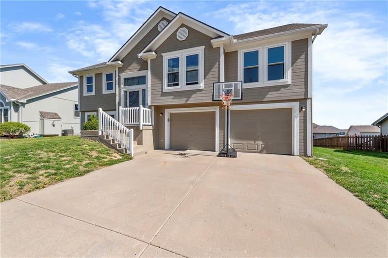 9012 110th St, Kansas City, MO 64157