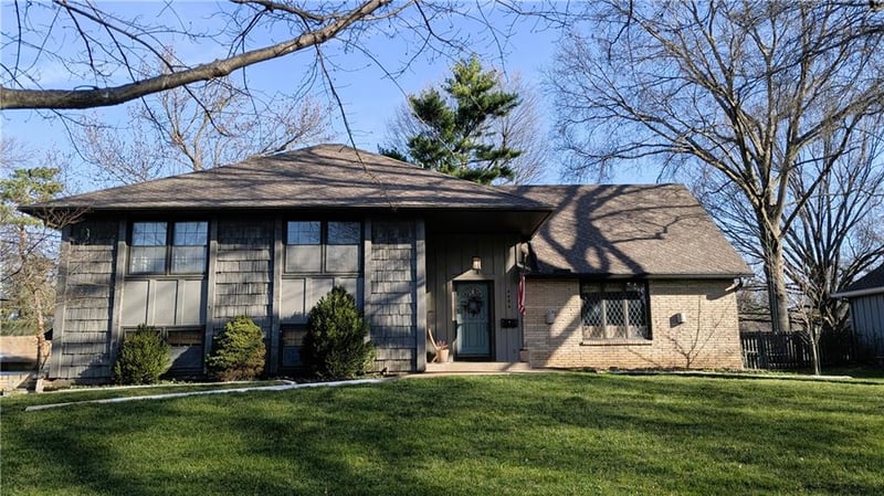 4404 W 94 St, Prairie Village, KS 66207
