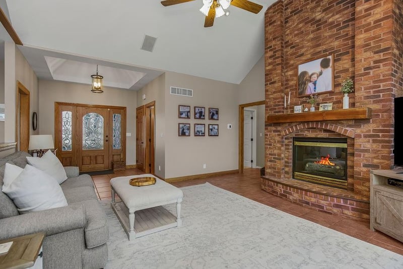 4852 Black Swan Dr, Shawnee, KS 66216