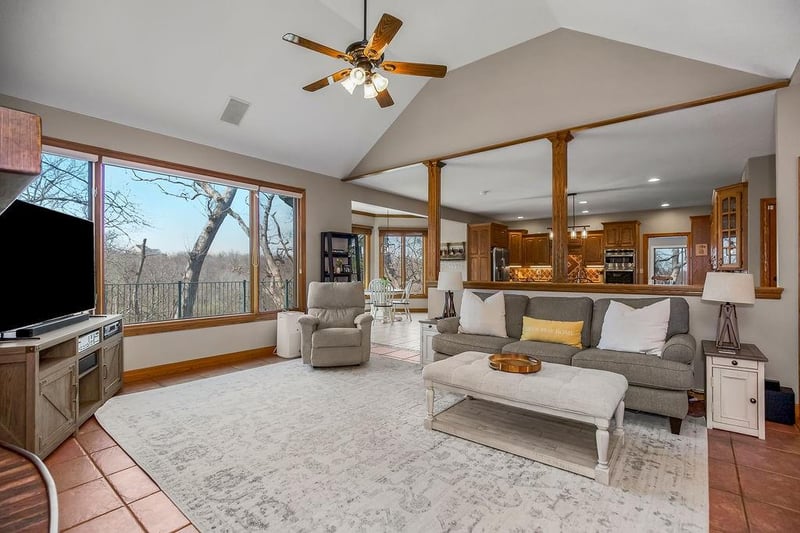 4852 Black Swan Dr, Shawnee, KS 66216