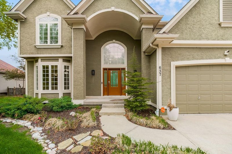 637 NE Sundance Trl, Lee's Summit, MO 64086